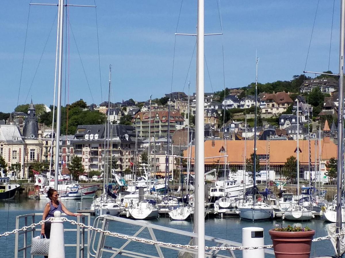 Appartements Et Gite Les Hauts De Sophia Trouville-sur-Mer Exterior foto