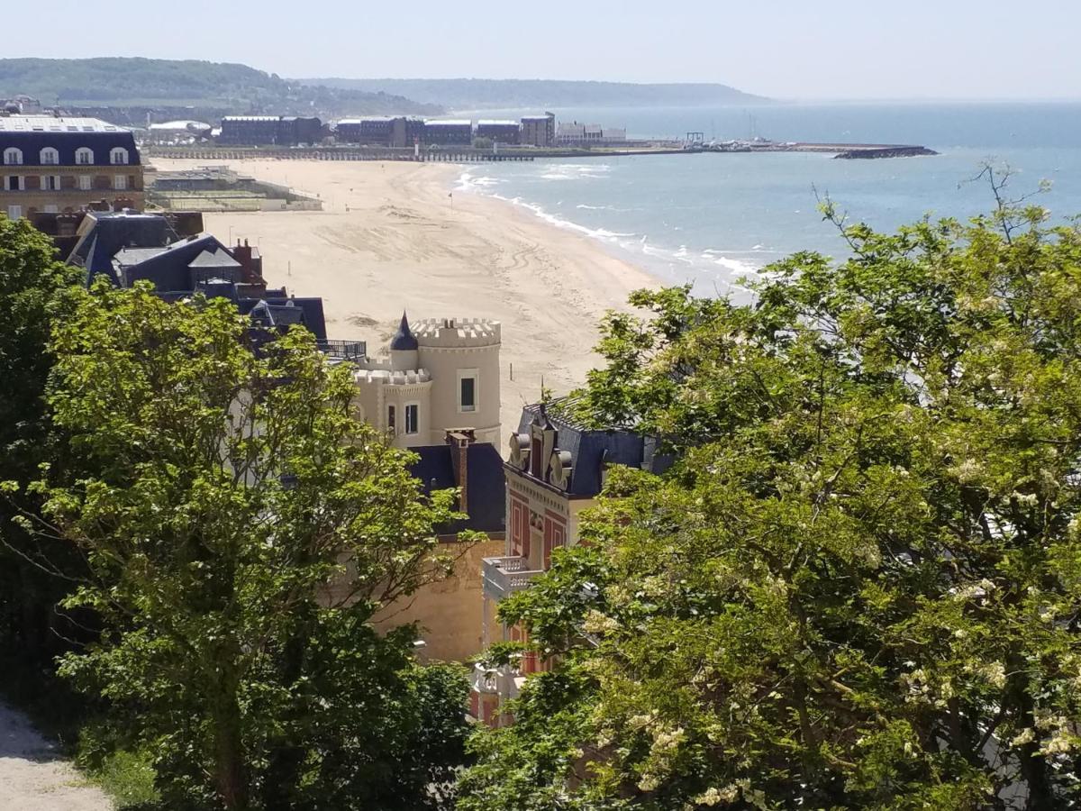 Appartements Et Gite Les Hauts De Sophia Trouville-sur-Mer Exterior foto