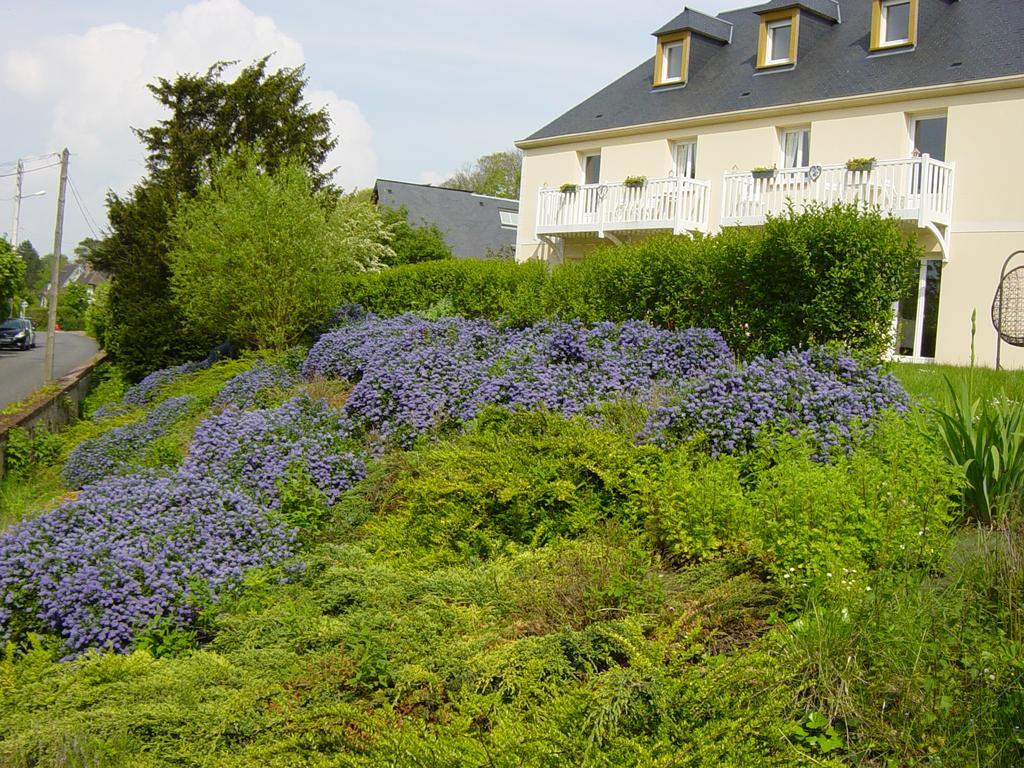 Appartements Et Gite Les Hauts De Sophia Trouville-sur-Mer Exterior foto