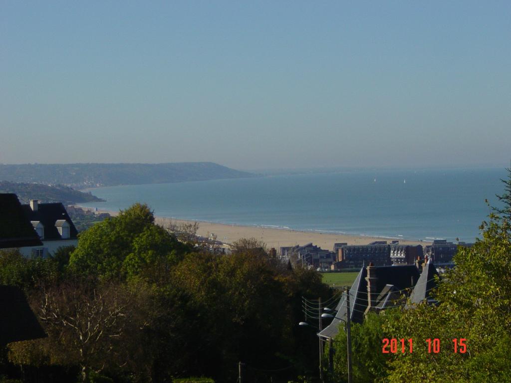 Appartements Et Gite Les Hauts De Sophia Trouville-sur-Mer Exterior foto