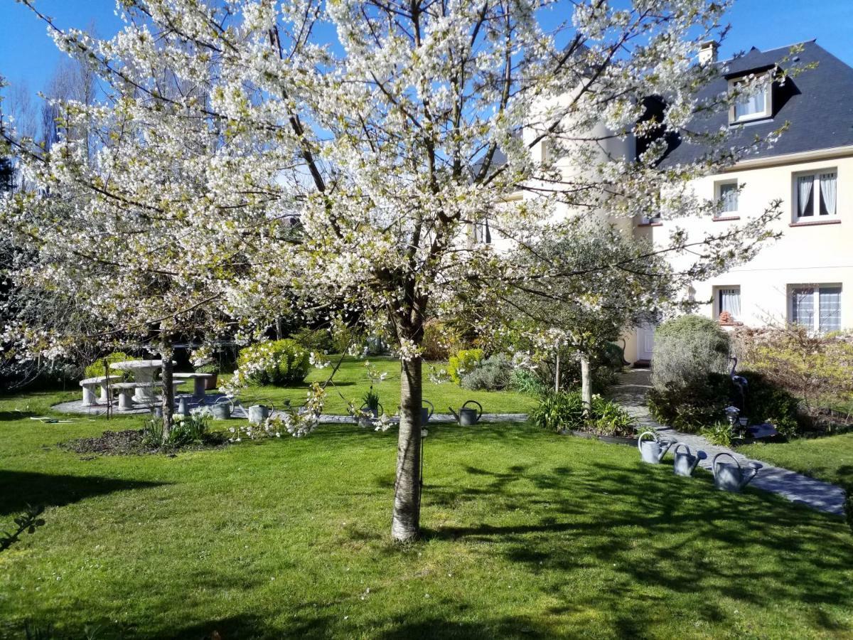 Appartements Et Gite Les Hauts De Sophia Trouville-sur-Mer Exterior foto