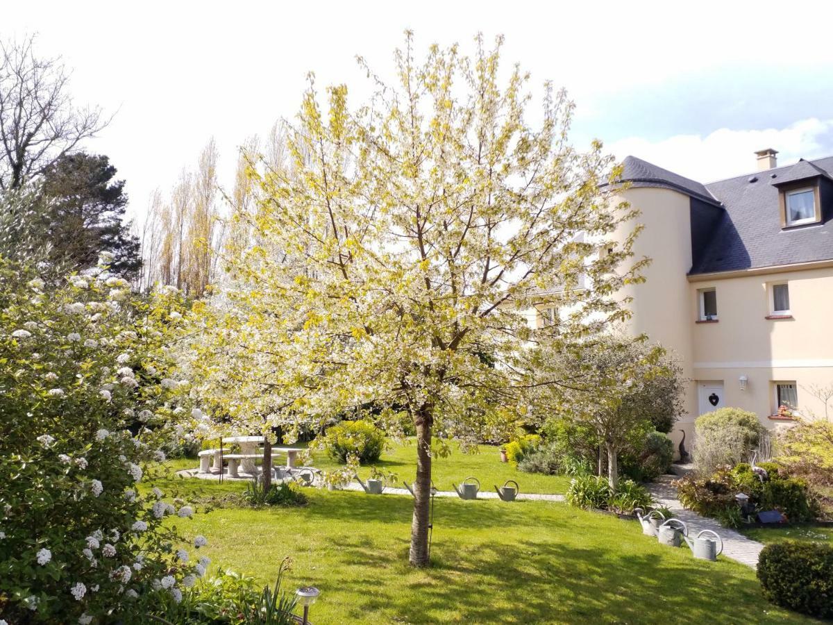 Appartements Et Gite Les Hauts De Sophia Trouville-sur-Mer Exterior foto